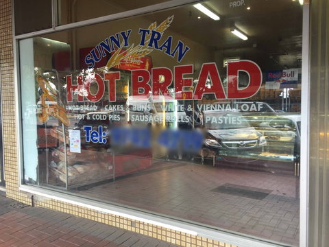 Sunny Tran Hot Bread - Accommodation NT 0