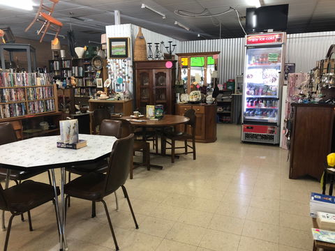 Wallaroo Treasures And Treats Cafe - NT Tourism 0