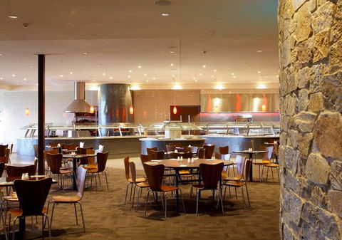 Sanctuary Lakes Hotel - NT Tourism 0