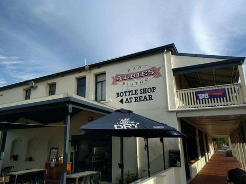 Albies Bar & Bistro - NT Tourism 0