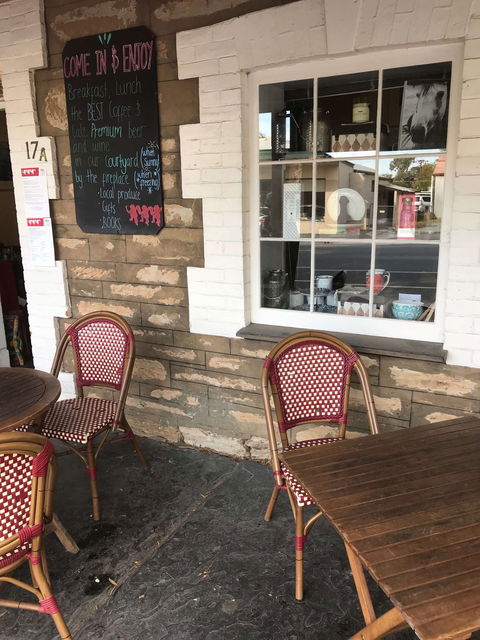 Three Monkeys Fine Foods - NT Tourism 0