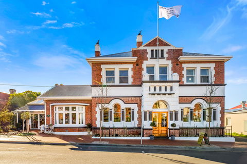 Cygnet Old Bank Cafe - Accommodation NT 0