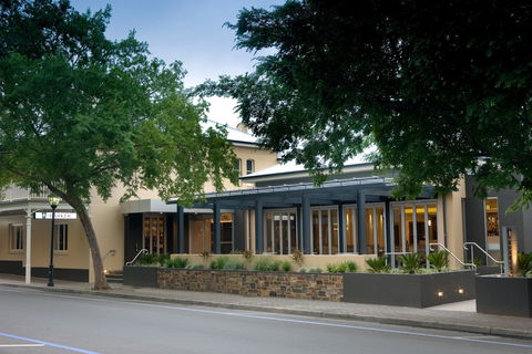 The Barker Hotel - NT Tourism 0