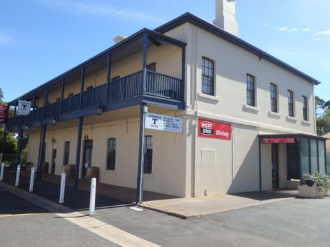 Terminus Hotel - NT Tourism 0