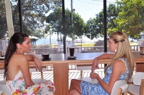 Beach House Hotel - NT Tourism 0