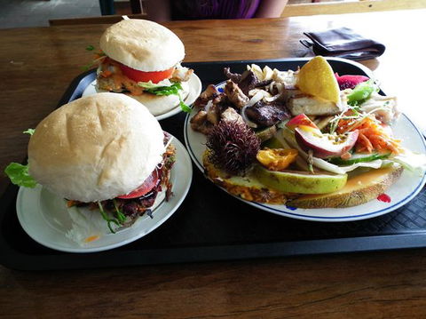 Big Barramundi BBQ Garden - Accommodation NT 0