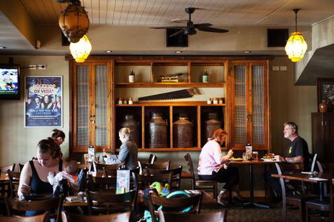 Oxenford Tavern - NT Tourism 0