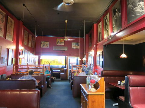 Lou’s Cafe Restaurant - NT Tourism 0