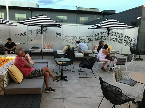 Smoky’s Bar & Grill - NT Tourism 0