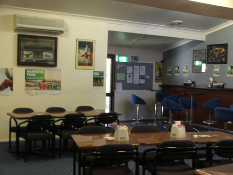Old Bar Tavern - NT Tourism 4
