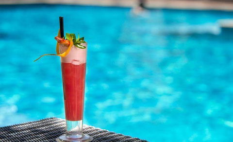 The Deck Poolside Bar & Restaurant - NT Tourism 9