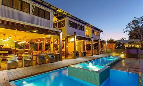 The Deck Poolside Bar & Restaurant - NT Tourism 10