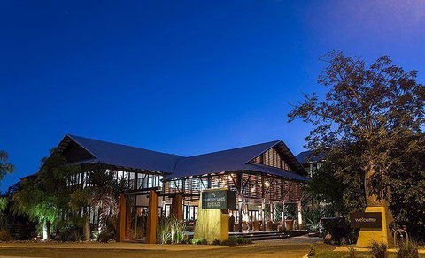 The Deck Poolside Bar & Restaurant - NT Tourism 5