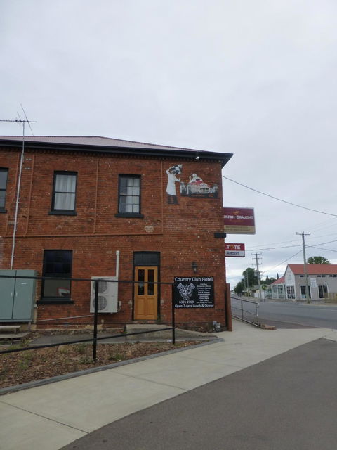 Cheqered Flag Bistro - Accommodation NT 4