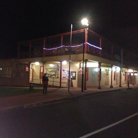 Mt Lyell Hotel Thai - European Bar And Restaurant - Accommodation NT 0