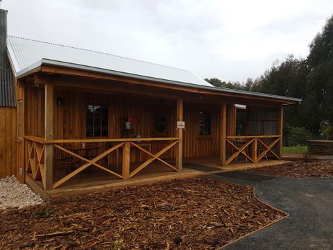Thistle Hut - NT Tourism 0