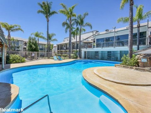 Sunbreakers - NT Tourism 0