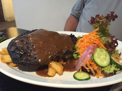 Plough And Harrow Pub And Restaurant - NT Tourism 0