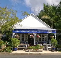 The Blue and White Teapot Cafe