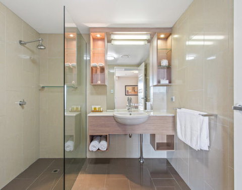 CBD Executive Apartments - Accommodation NT 2