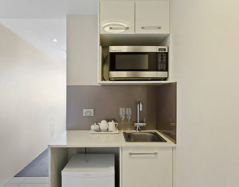 CBD Executive Apartments - Accommodation NT 5