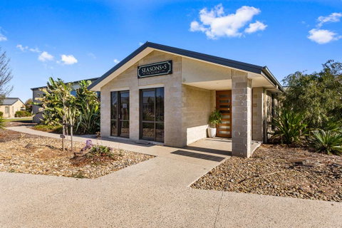 Quality Suites Point Cook Seasons 5 - Accommodation NT 1
