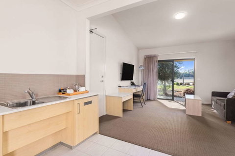 Quality Suites Point Cook Seasons 5 - Accommodation NT 16