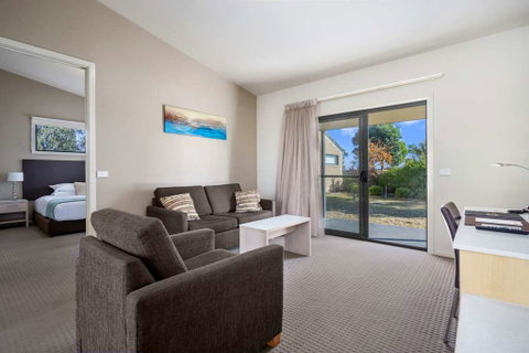 Quality Suites Point Cook Seasons 5 - Accommodation NT 10