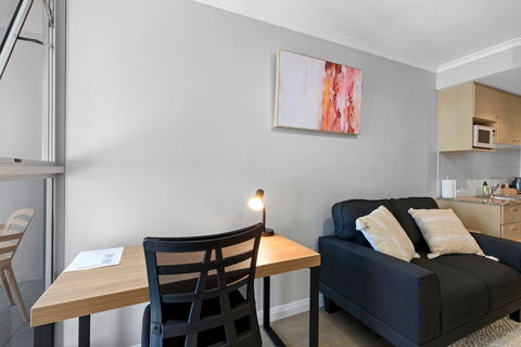 Astra Apartments Chatswood - NT Tourism 9