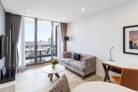 Meriton Suites Southport - NT Tourism 4