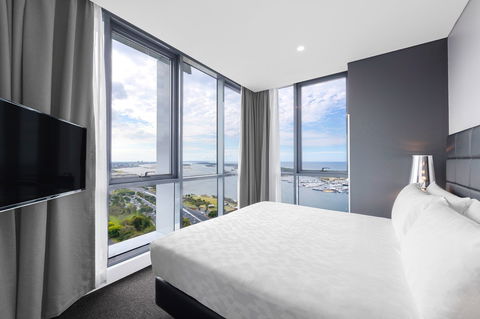 Meriton Suites Southport - NT Tourism 9