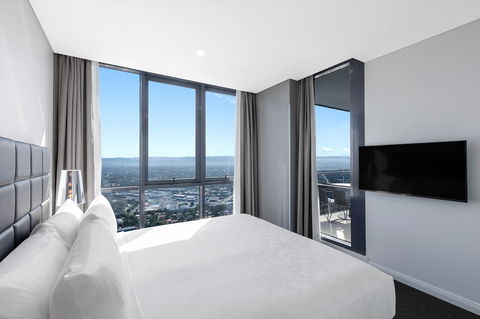 Meriton Suites Southport - NT Tourism 11