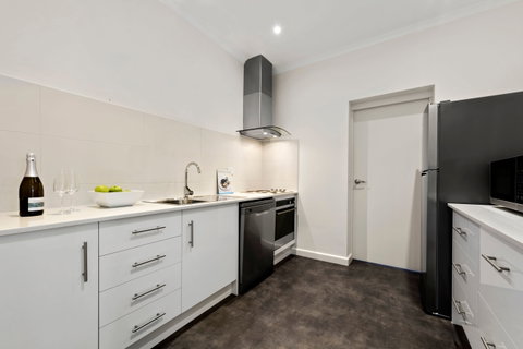 Quest Savoy - Accommodation NT 7