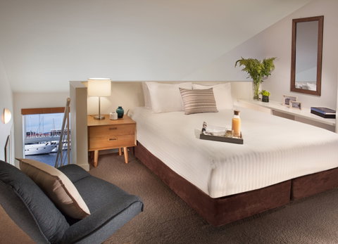 Somerset on the Pier - Accommodation NT 11