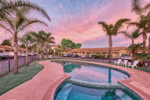 Best Western Airport Motel & Conv Ctr - Accommodation NT 4