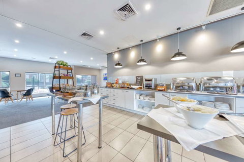 Best Western Airport Motel & Conv Ctr - Accommodation NT 5