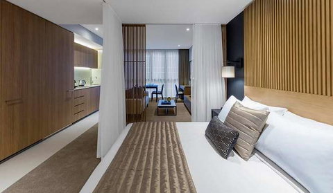 Skye Hotel Suites - Accommodation NT 7