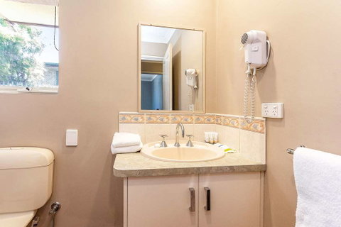 Quality Suites Banksia Gardens - Accommodation NT 3