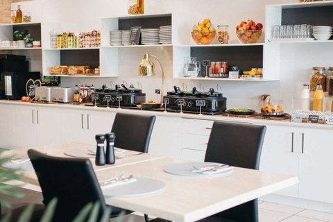 Quality Suites Banksia Gardens - Accommodation NT 10