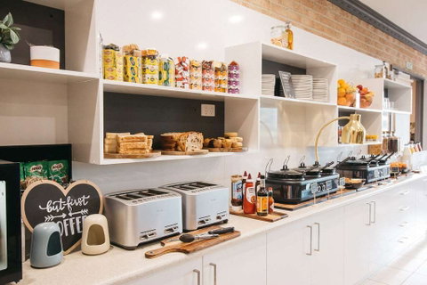 Quality Suites Banksia Gardens - Accommodation NT 11
