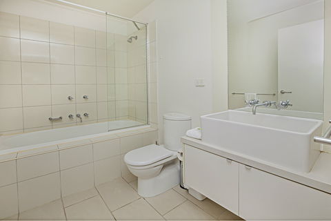 Melbourne Hotel Apartment Flinders Wharf - NT Tourism 5