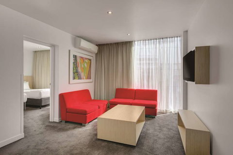 Travelodge Melbourne Docklands - Accommodation NT 9