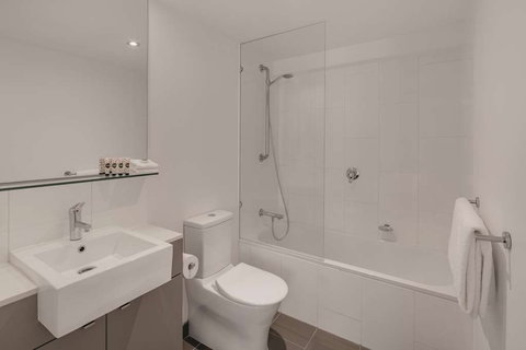 Travelodge Melbourne Docklands - Accommodation NT 10