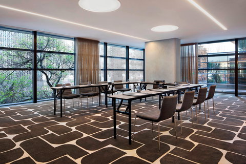 Four Points by Sheraton, Central Park - Accommodation NT 8
