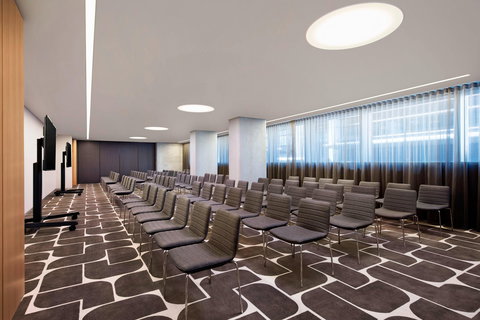 Four Points by Sheraton, Central Park - Accommodation NT 9