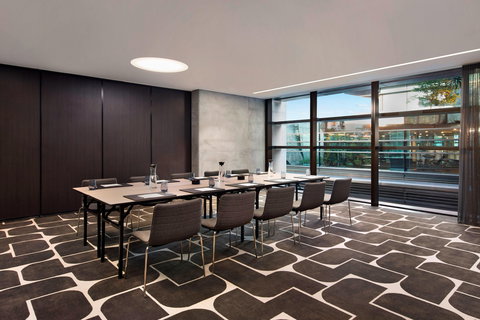 Four Points by Sheraton, Central Park - Accommodation NT 10