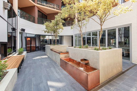 Amora Hotel Riverwalk Melbourne - Accommodation NT 2