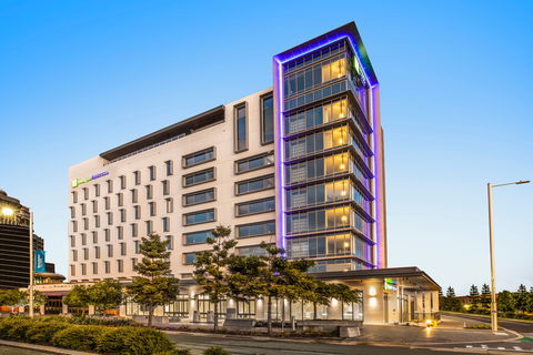 Holiday Inn Express/Stes Sunshine Coast - NT Tourism 0