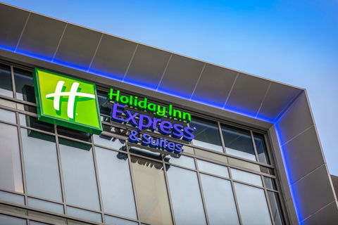 Holiday Inn Express/Stes Sunshine Coast - NT Tourism 1
