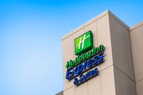 Holiday Inn Express/Stes Sunshine Coast - NT Tourism 2